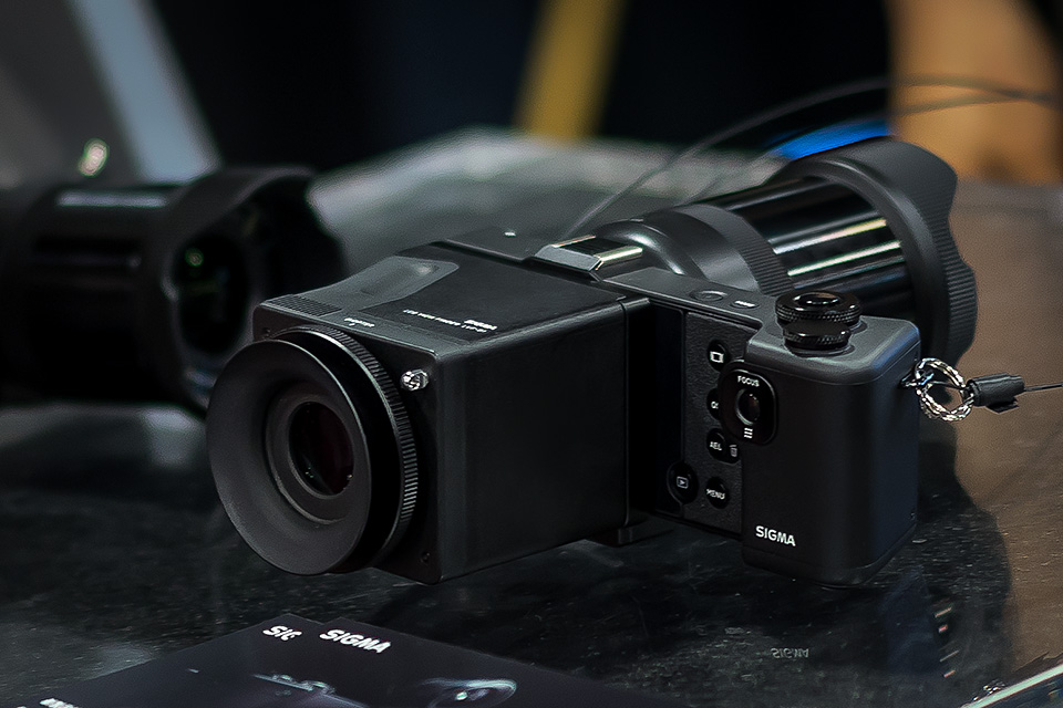 東京カメラ部2015写真展シグマトークショーイベント「dp Quattro 4兄弟　どれを持つのが幸せになれるか？」塙真一