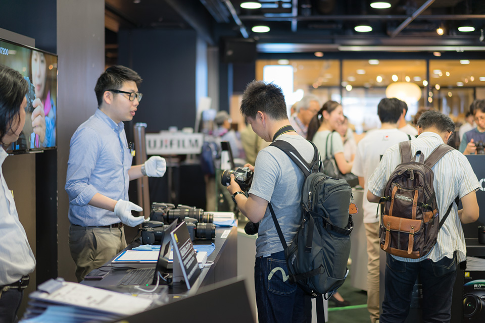 写真展の様子：東京カメラ部2026写真展