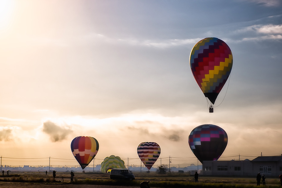 東京カメラ部10選 藤原嘉騎、別所隆弘、八木千賀子×特定非営利活動法人 熱気球運営機構 会長 町田耕造×佐賀市 経済部 2016熱気球世界選手権 推進室広報・イベント係長 杠 精士郎「大空を撮ろう！ ～被写体としての熱気球の魅力～」
