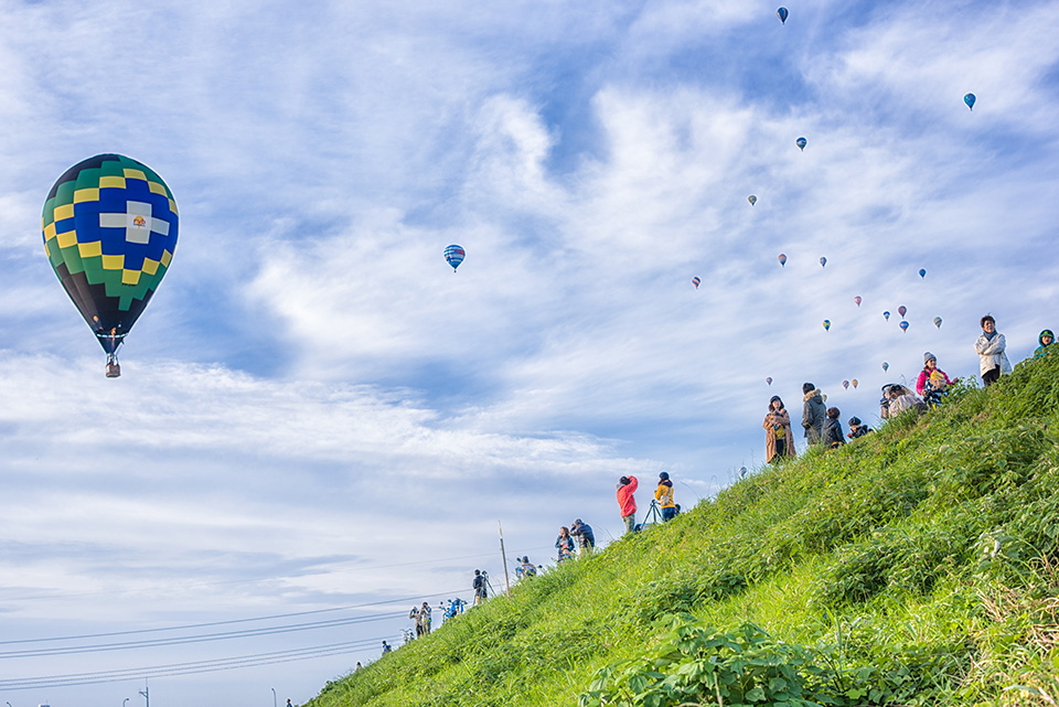 東京カメラ部10選 藤原嘉騎、別所隆弘、八木千賀子×特定非営利活動法人 熱気球運営機構 会長 町田耕造×佐賀市 経済部 2016熱気球世界選手権 推進室広報・イベント係長 杠 精士郎「大空を撮ろう！ ～被写体としての熱気球の魅力～」