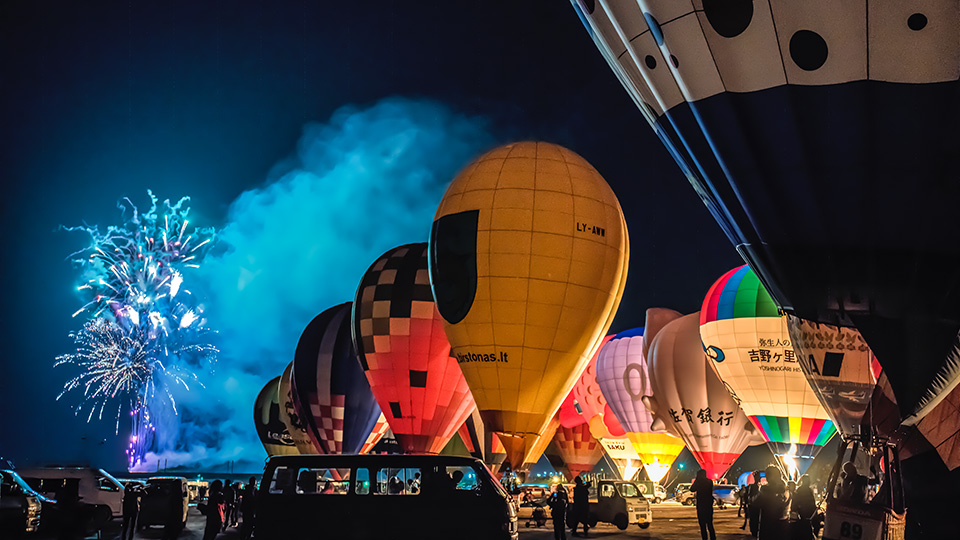 東京カメラ部10選 藤原嘉騎、別所隆弘、八木千賀子×特定非営利活動法人 熱気球運営機構 会長 町田耕造×佐賀市 経済部 2016熱気球世界選手権 推進室広報・イベント係長 杠 精士郎「大空を撮ろう！ ～被写体としての熱気球の魅力～」