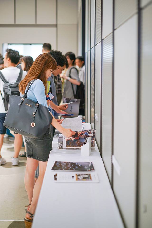 写真展の様子：東京カメラ部2015写真展