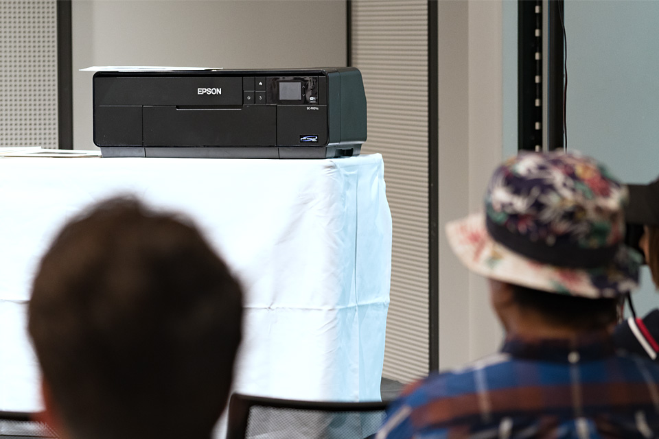 エプソン販売 小澤貴也氏（プロフェッショナルアートプリンター）「あなたの写真を深める、モノクロプリントの魅力と制作のコツ」