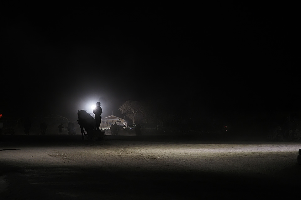 北海道 帯広市(ばんえい十勝)：カメラマン 山岸伸、帯広市副市長 田中敬二、東京カメラ部運営「ばんえい競馬」｜東京カメラ部2019写真展