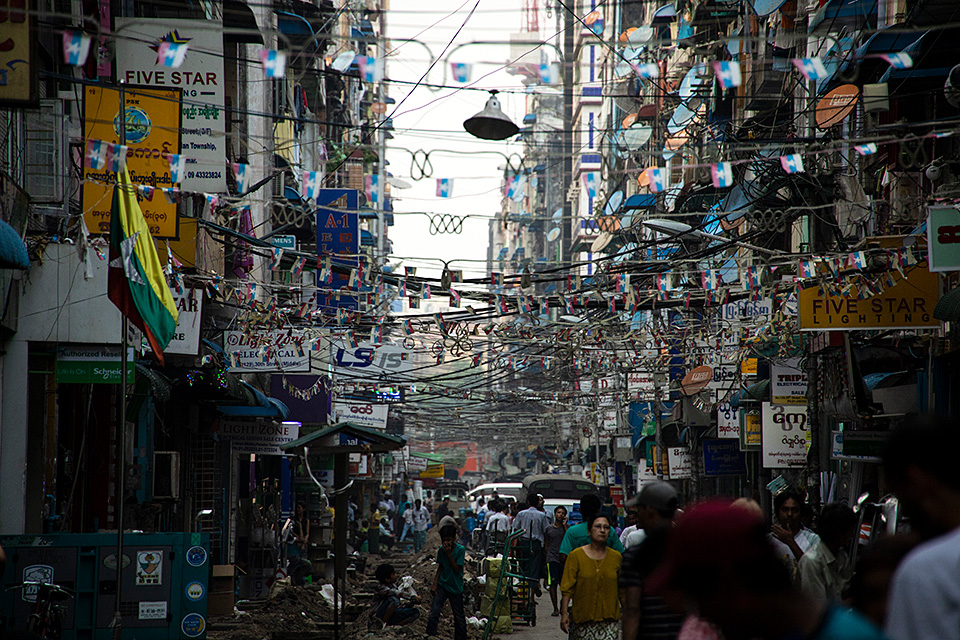 キヤノンマーケティングジャパン：写真家 渋谷敦志、株式会社日本写真企画 フォトコン編集部 副編集長 坂本太士「RF レンズで見つめるスナップとポートレートの あいだ　～RF24-240mm F4-6.3 IS USMの魅力を語る～」