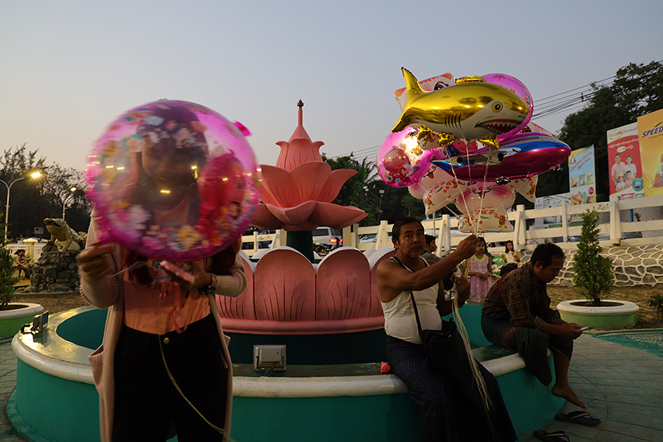 キヤノンマーケティングジャパン：写真家 渋谷敦志、株式会社日本写真企画 フォトコン編集部 副編集長 坂本太士「RF レンズで見つめるスナップとポートレートの あいだ　～RF24-240mm F4-6.3 IS USMの魅力を語る～」