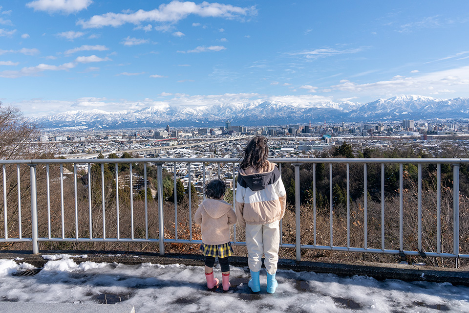 「呉羽山公園展望台」の作品