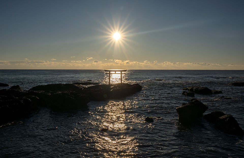 「大洗磯前神社の朝陽」の作品