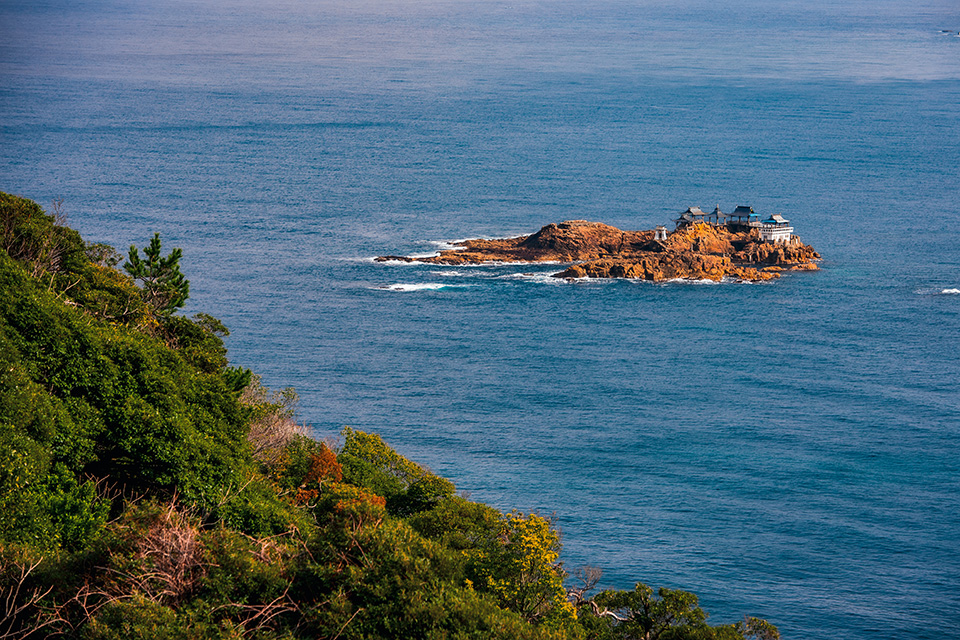 「御待岬と日和山海岸の浮島」の作品
